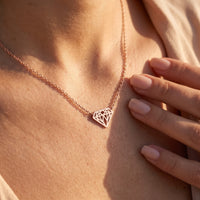 Thumbnail for Minimalistische ketting — close-up van de details, rosé goud | SKU: 12791388-rose-gold
