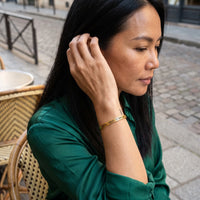 Thumbnail for Bracelet manchette — photo portée, geste du quotidien, or | SKU: nftd-g