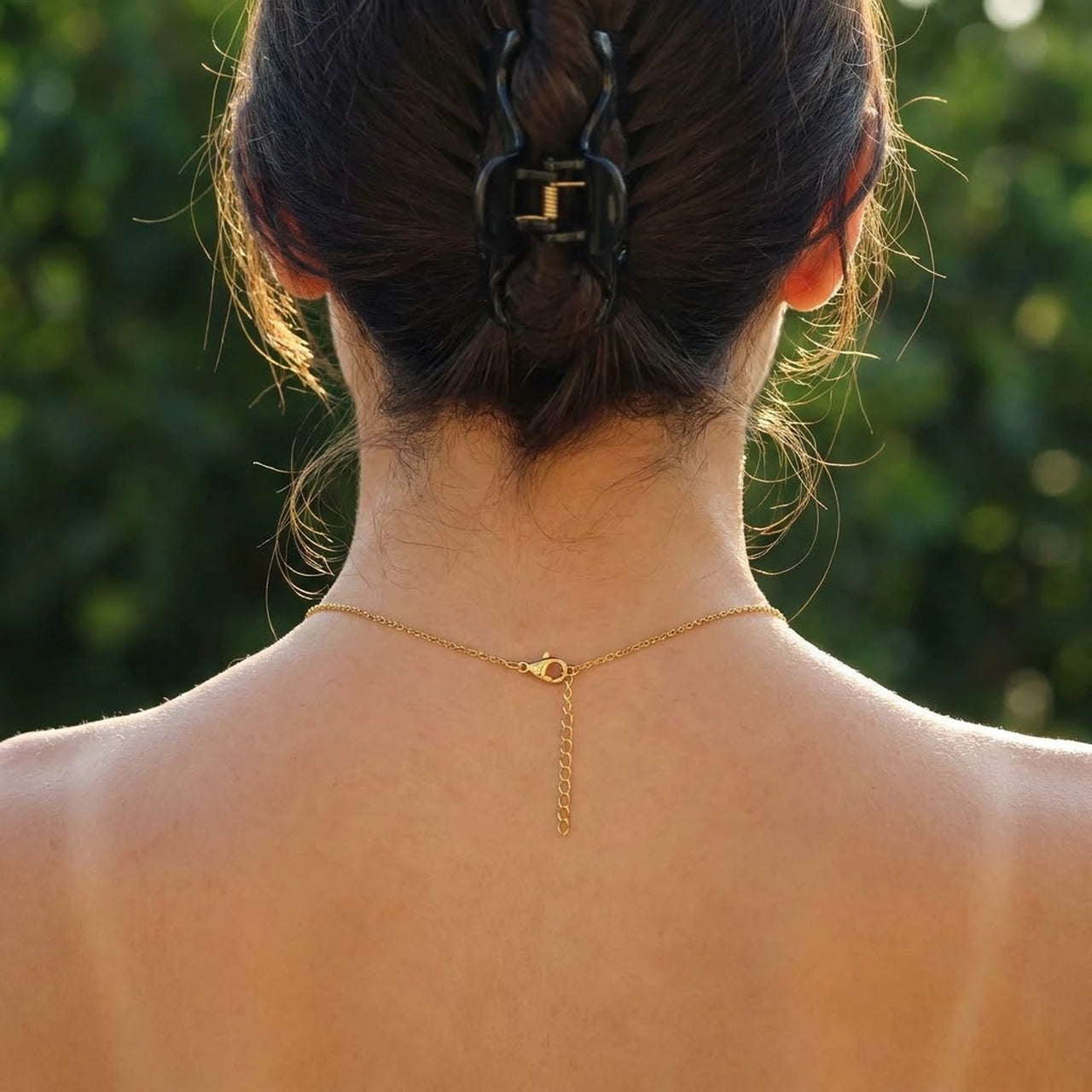 Minimalist Name Necklace lobster clasp and adjustable extension chain seen at the nape | SKU: minimalistnn-gold