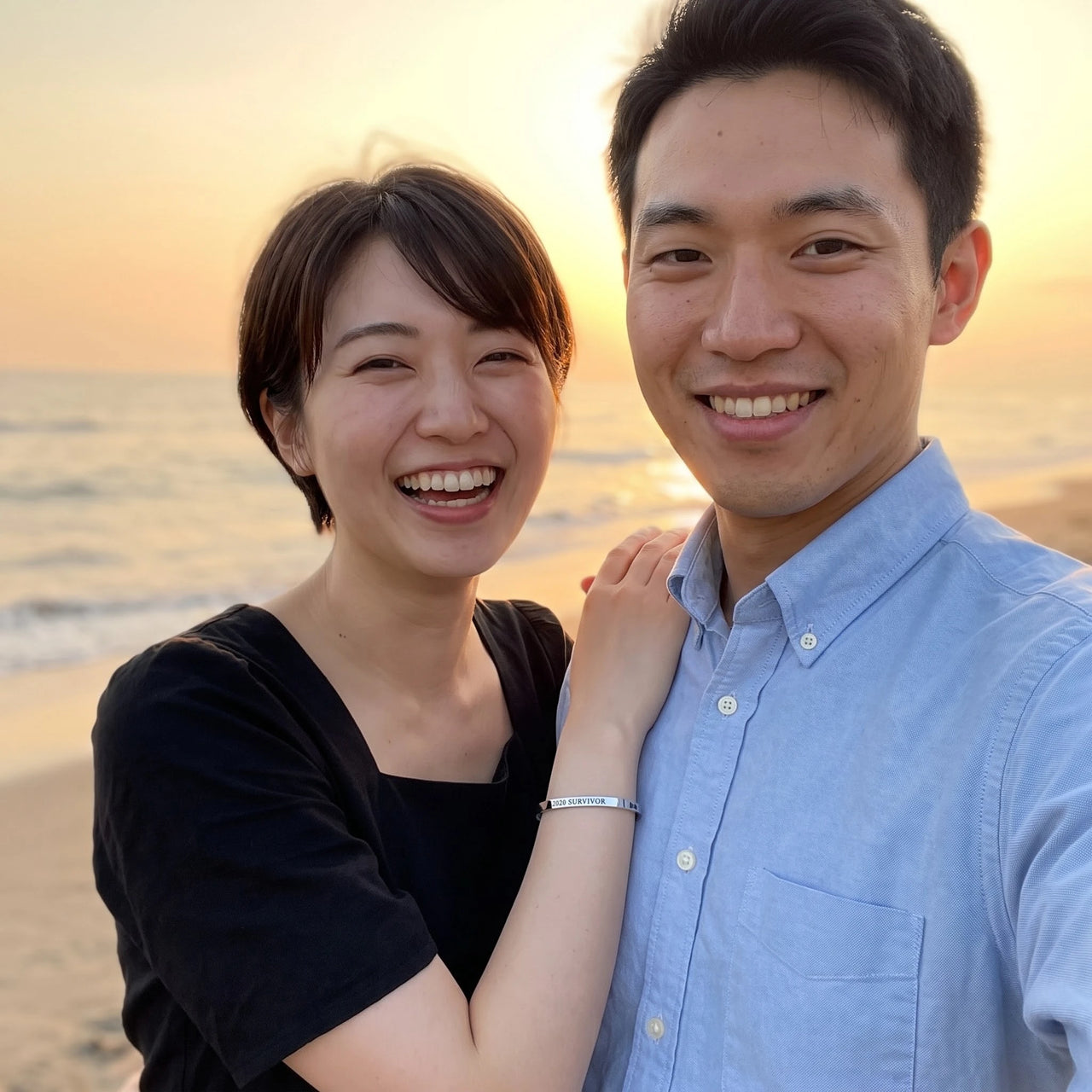 Couple moment, she wears the 2020 Survivor bracelet in silver | SKU: 2020s-wg