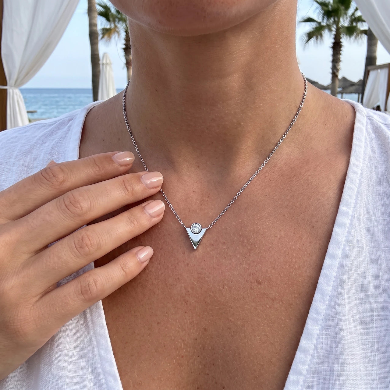 Collana minimal — foto indossata, misura reale, argento | SKU: 18048714-rhodium-plated