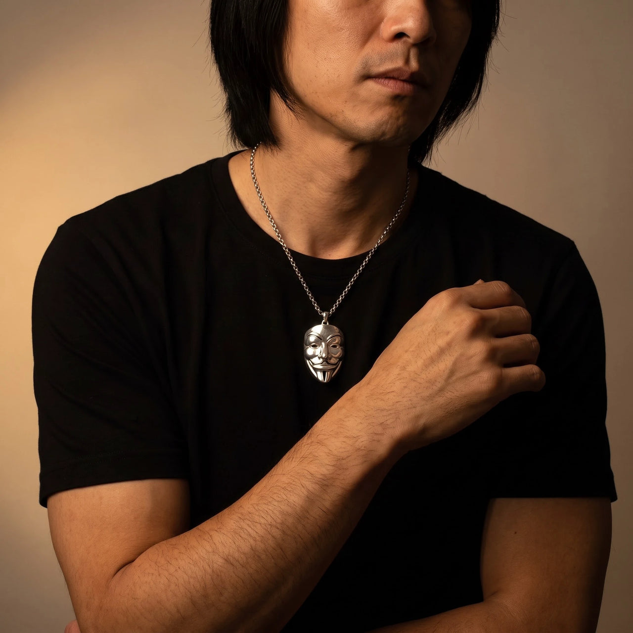 Vendetta Necklace Silver – worn by a man playing badminton | Brother & Sisters | SKU: White Gold