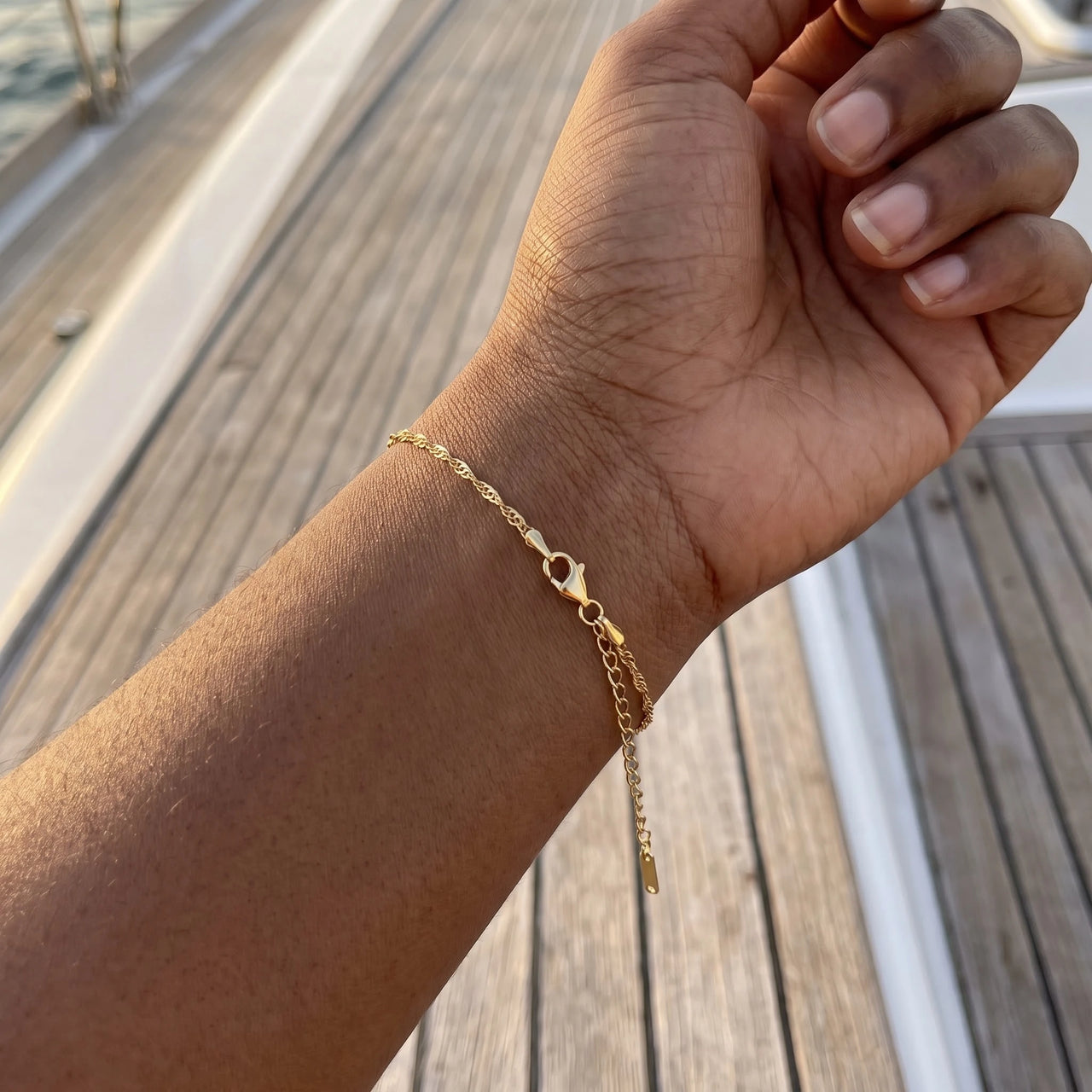The Finesse bracelet in gold worn, showing its real size | SKU: lafinesse
