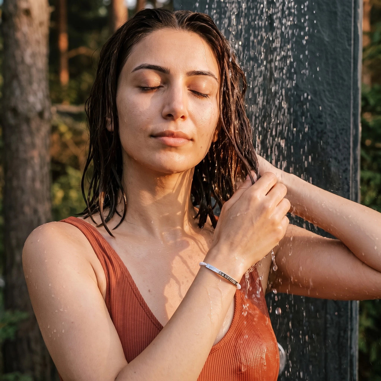 La Perle, silver bracelet — outdoor shower | SKU: laperle-wg