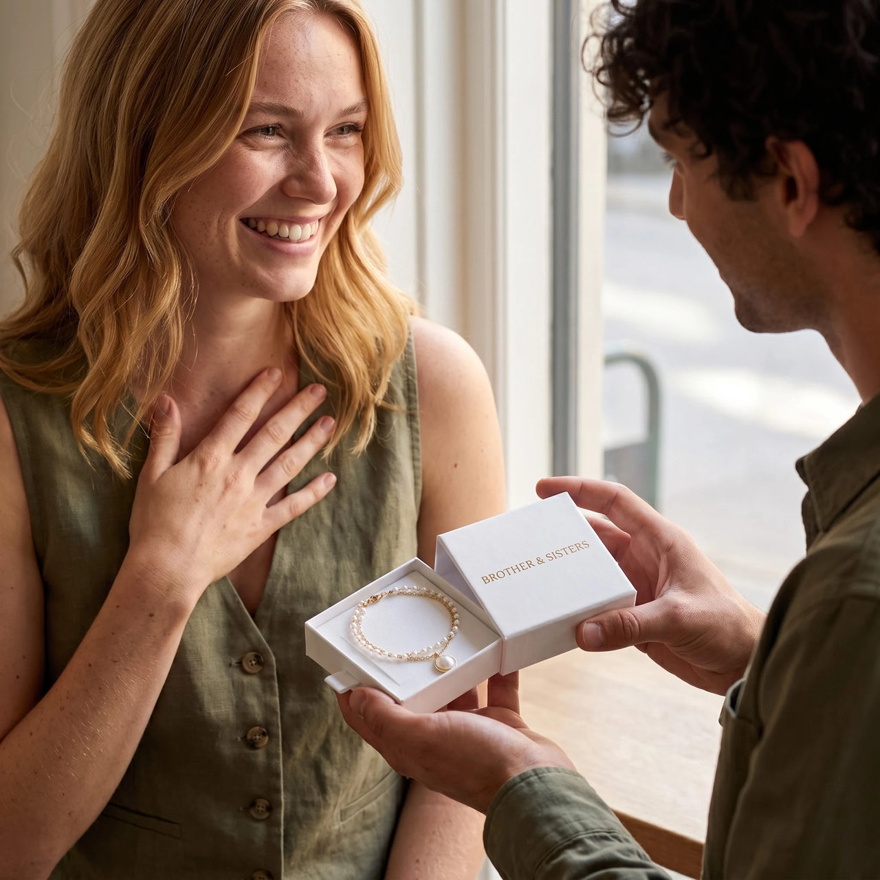 The Pure, gold bracelet — gift reveal | SKU: l-epure