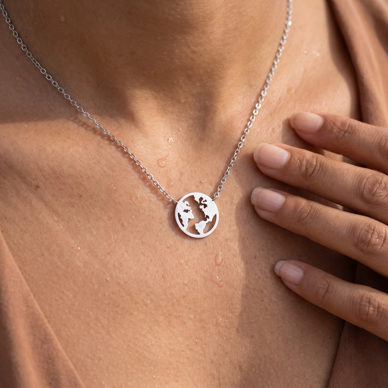 Close-up of the silver necklace worn on the skin | SKU: 22173453-white-gold