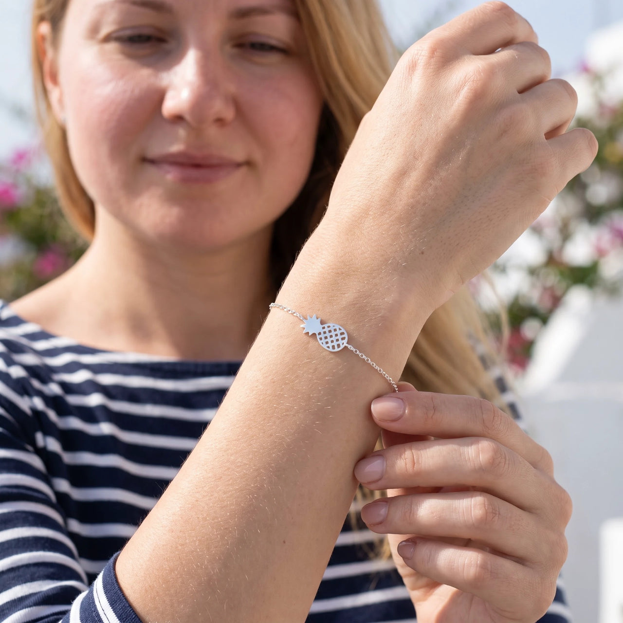 Pineapple bracelet — worn, everyday gesture, silver | SKU: 9178613-white-gold