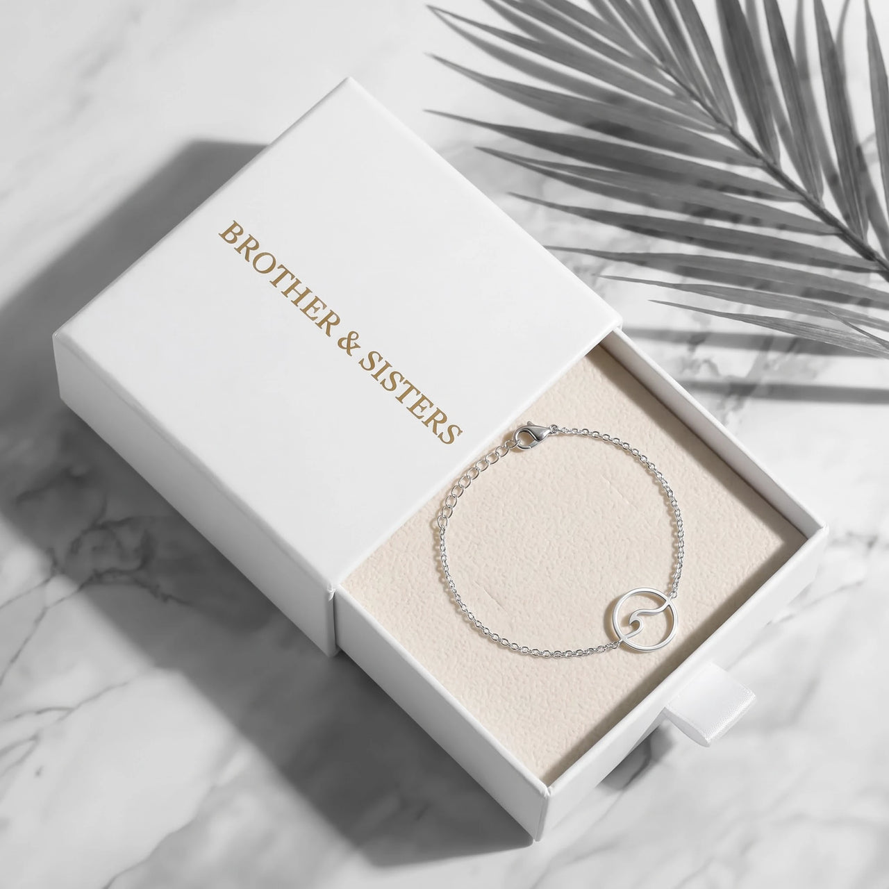 Silver bracelet in the Brother & Sisters gift box | SKU: 17429078-white-gold