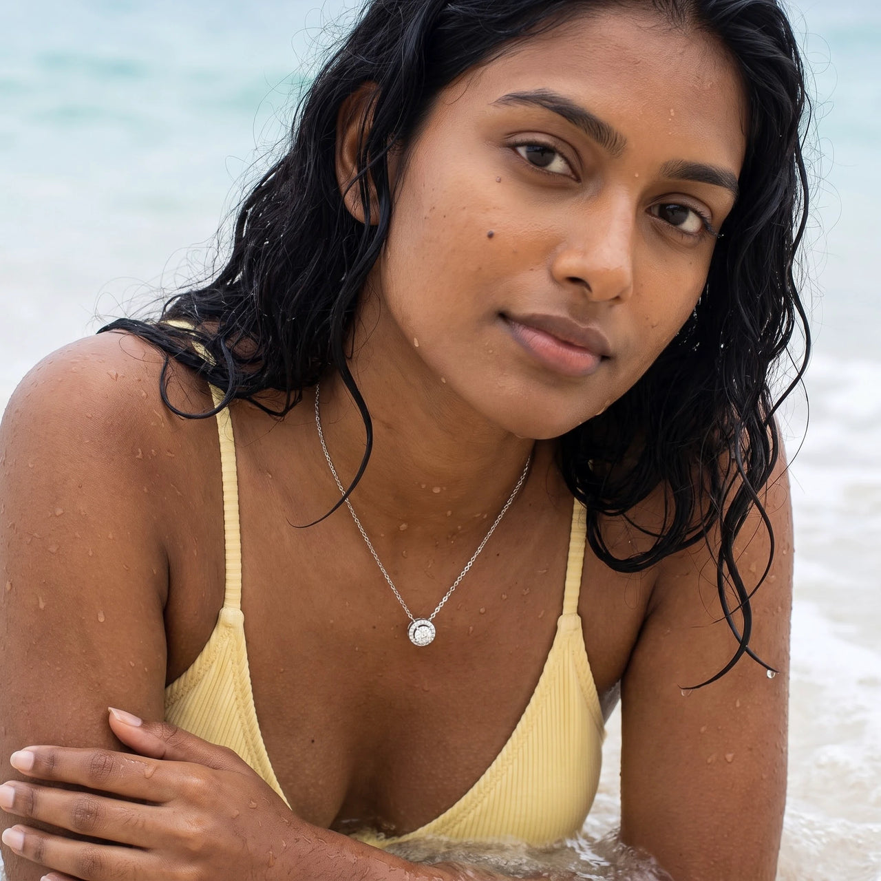 Circle pendant necklace — worn in the water, waterproof, silver | SKU: 33136351